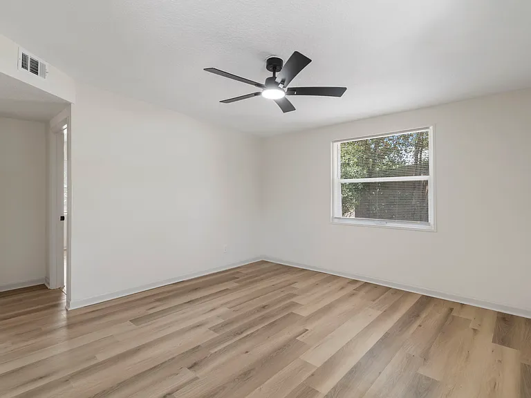 10471 Keuka Dr — Photo 6