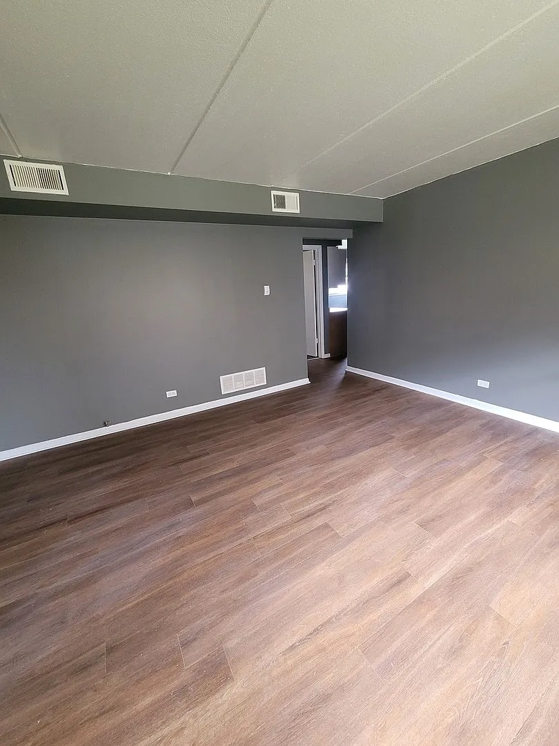 14521 S Richmond Ave — Photo 3
