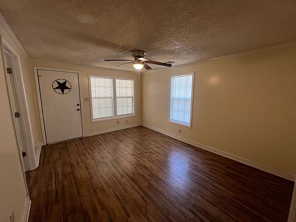 3rd image of 2810 22nd St