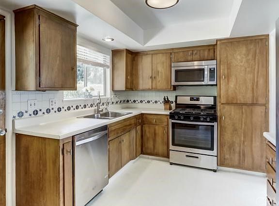 5th image of 632 Center Crest Dr