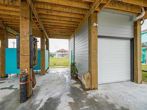 5th image of 989 Bahama Dr