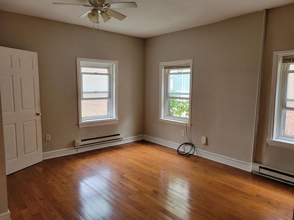 2nd image of 1527 W Girard Ave APT 3R