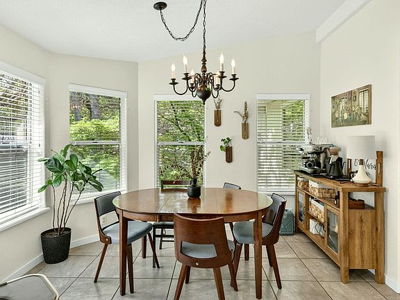 5th image of 723 Reiten Dr