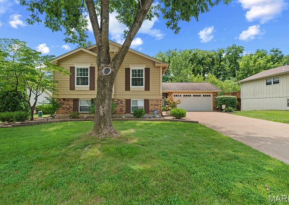 1st image of 61 Crescent Hills Dr