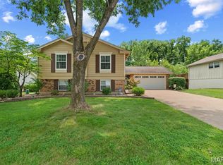 61 Crescent Hills Dr, Saint Peters, MO 63376