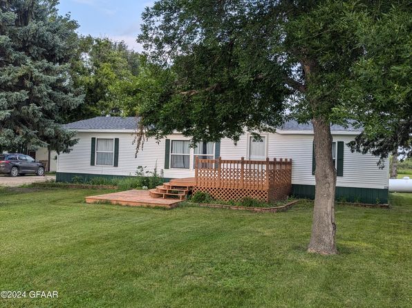 206 1st St, Aneta, ND 58212