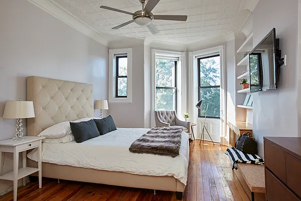 Sold by Canvas Real Estate | media 18