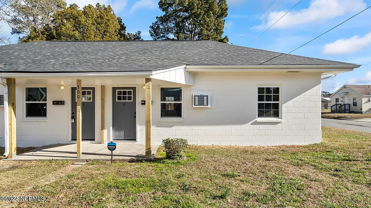 Building Photo - 300 Richlands Ave #2