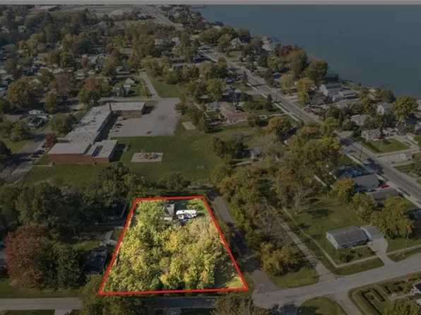 559 Pasadena Ave, Sheffield Lake, OH 44054