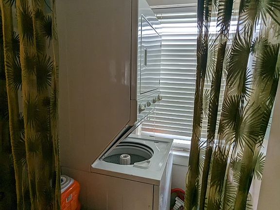 4th image of 547 Gillis St #2