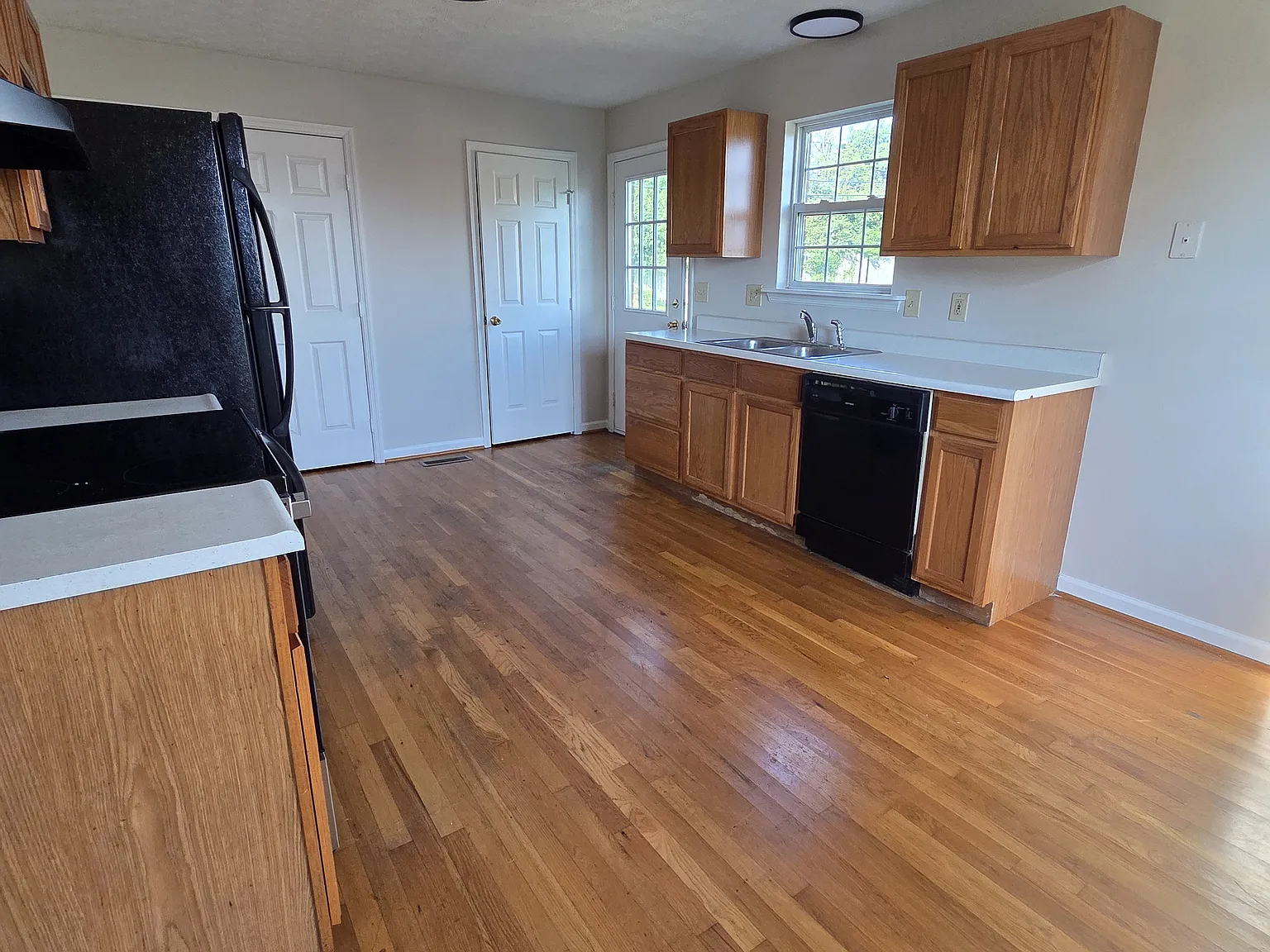 2 bed, 1100 sqft, $1,295 — Photo 3