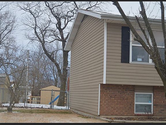 2nd image of 1105 Market St