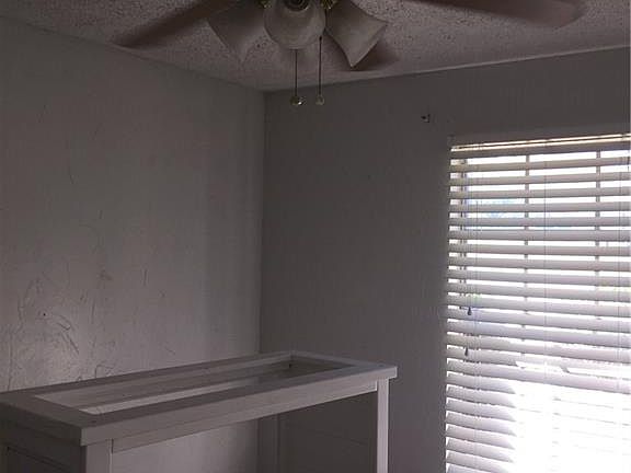 4th image of 504 Trail Lake Dr