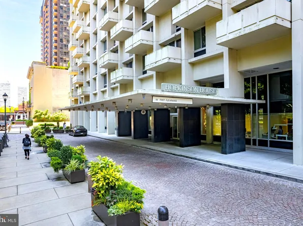 604 S Washington Sq APT 2615, Philadelphia, PA 19106