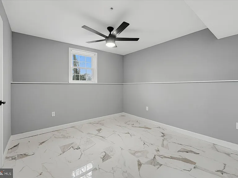 6915 Adel St — Photo 16