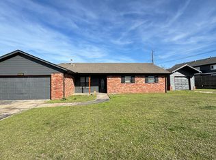 10104 E 7th St, Tulsa, OK 74128