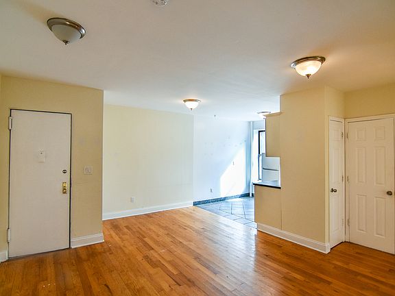 2nd image of 242 Bradhurst Ave APT 32