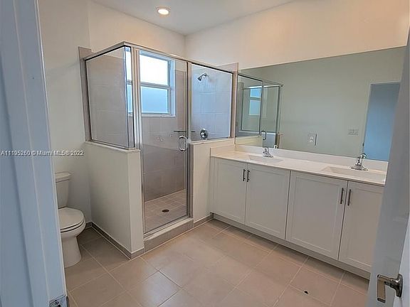 5th image of 2637 SE 12th Ct #2637