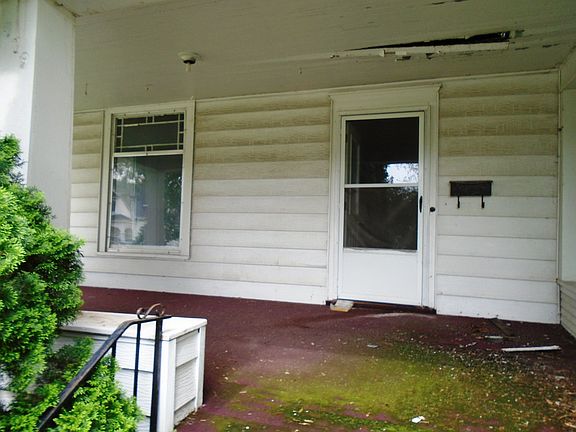 4th image of 579 Court Ave