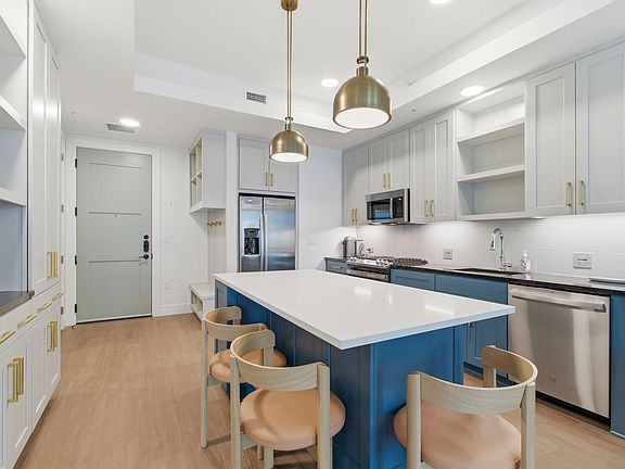 5th image of 930 Commerce St #1608