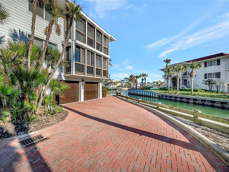 2258 Gulf Shore Blvd N #O1 — Photo 31