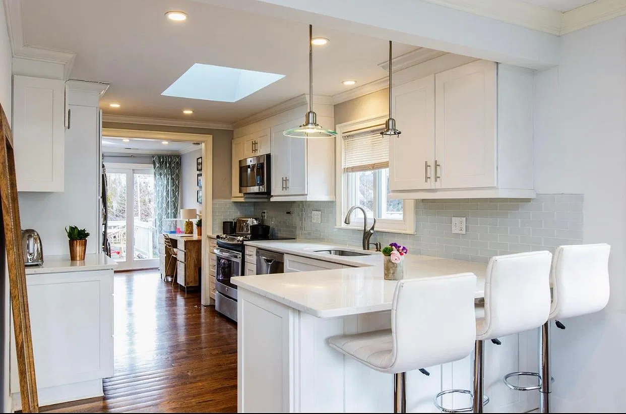 3 bed, 952 sqft, $5,900 — Photo 2