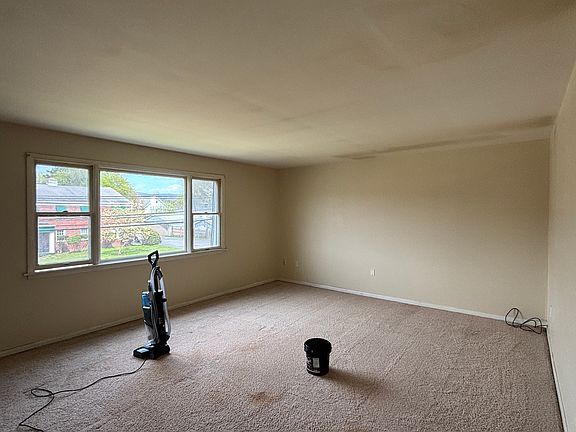 3rd image of 445 N Gates Ave APT 3