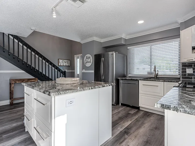 324 W Pine St #11 — Photo 6