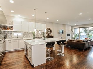 2467 N Clybourn Ave #1, Chicago, IL 60614