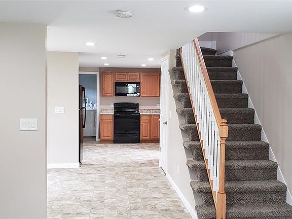 2nd image of 17 Rock St