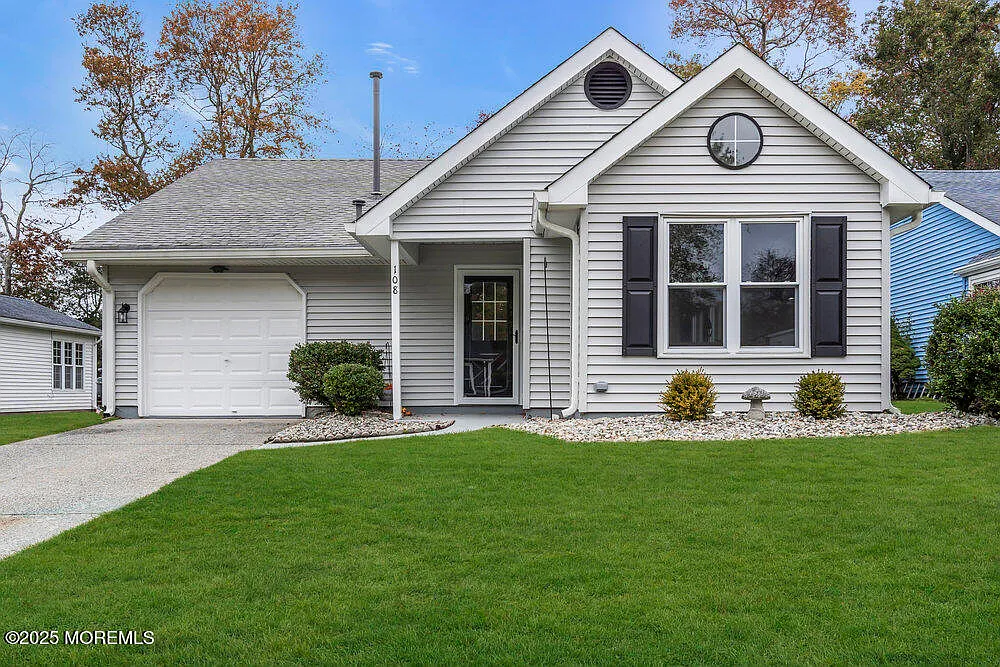108 Lantern Place photo 1