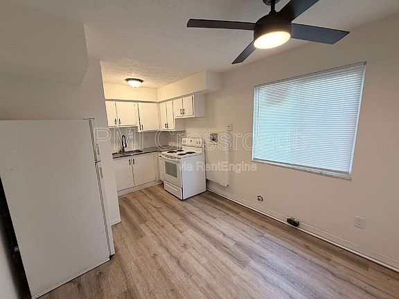 5th image of 3084 Howey Rd