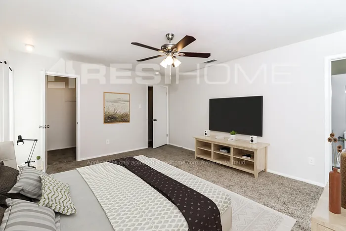 1001 John Reagan St — Photo 8