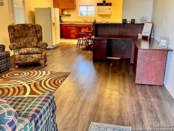 4th image of 481 COUNTY ROAD 5702