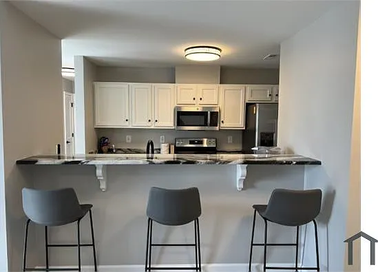 3 bed, 1742 sqft, $1,800 — Photo 2