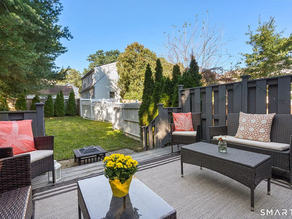655 Tunxis Hill Rd