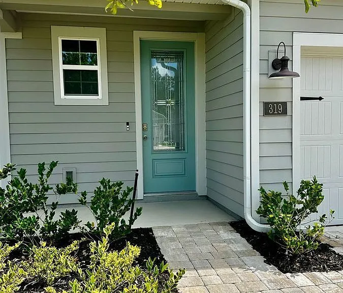 319 Greenway Ln — Photo 4