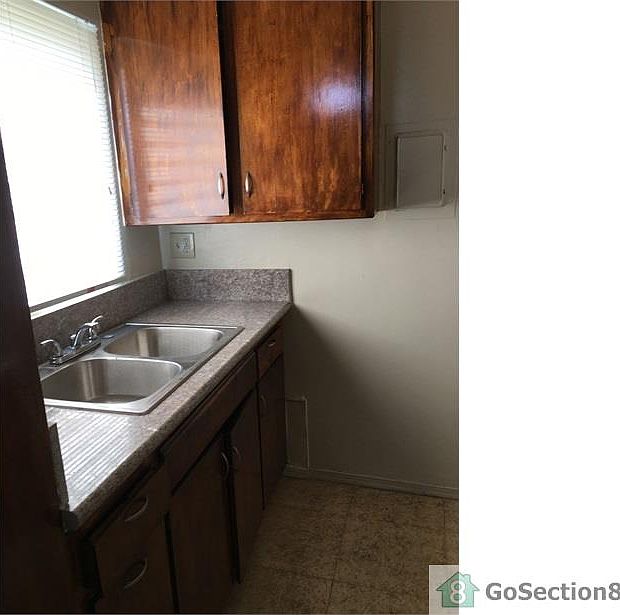 1st image of 427 Anderwood Ct APT 1