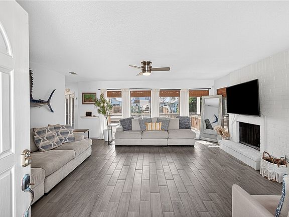 3rd image of 13929 Blackbeard Dr