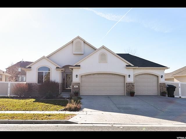 1st image of 414 E Winchester Dr