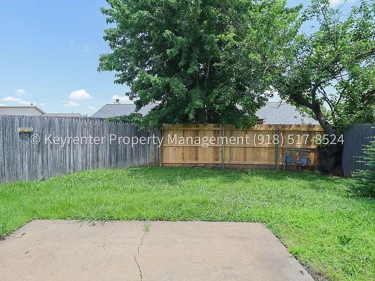 E 39th Pl Quadplex — Photo 21