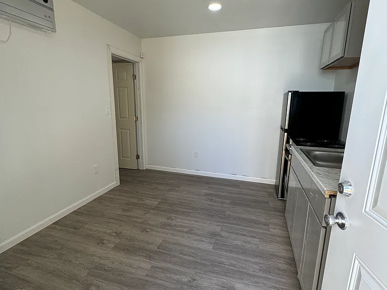 1222 N 50th St #1R — Photo 2