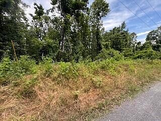 2nd image of 17 Whispering Heights Dr