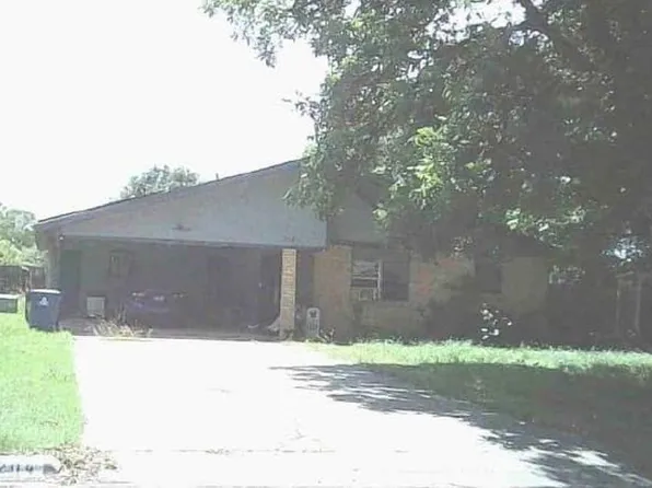 204 Circle Dr, Winters, TX 79567