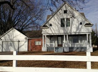 1026 W Nobes Rd, York, NE 68467