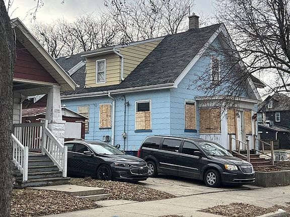 2nd image of 1987 W Melvina STREET