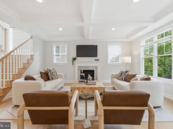 2707 1st St S, Arlington, VA 22204