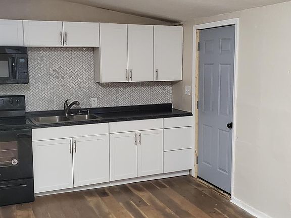 3rd image of 125 W Walnut St #3
