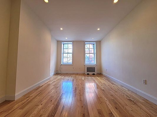 3rd image of 106 Charles St #X