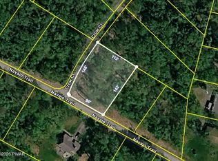 28 Navajo Trl, Gouldsboro, PA 18424